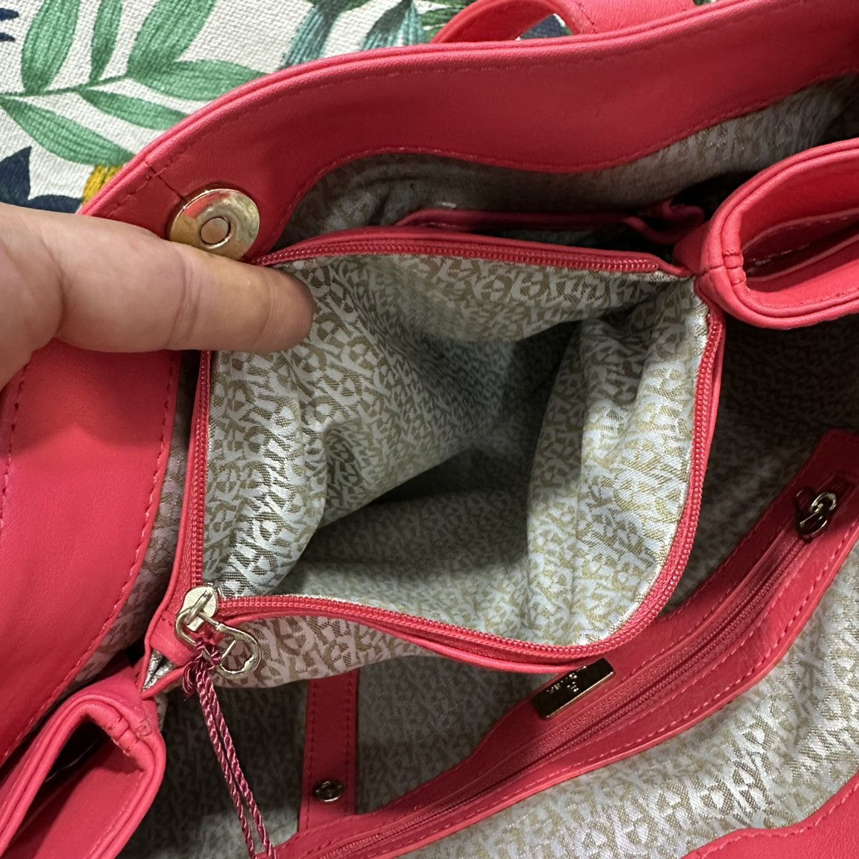 Aigner Authentic AIGNER Monogram Handbag Size ONE SIZE - 12 Thumbnail