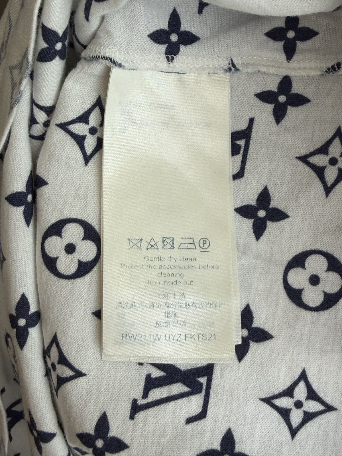 Louis Vuitton Louis Vuitton Monogram Escale T-Shirt Size US S / EU 44-46 / 1 - 7 Thumbnail