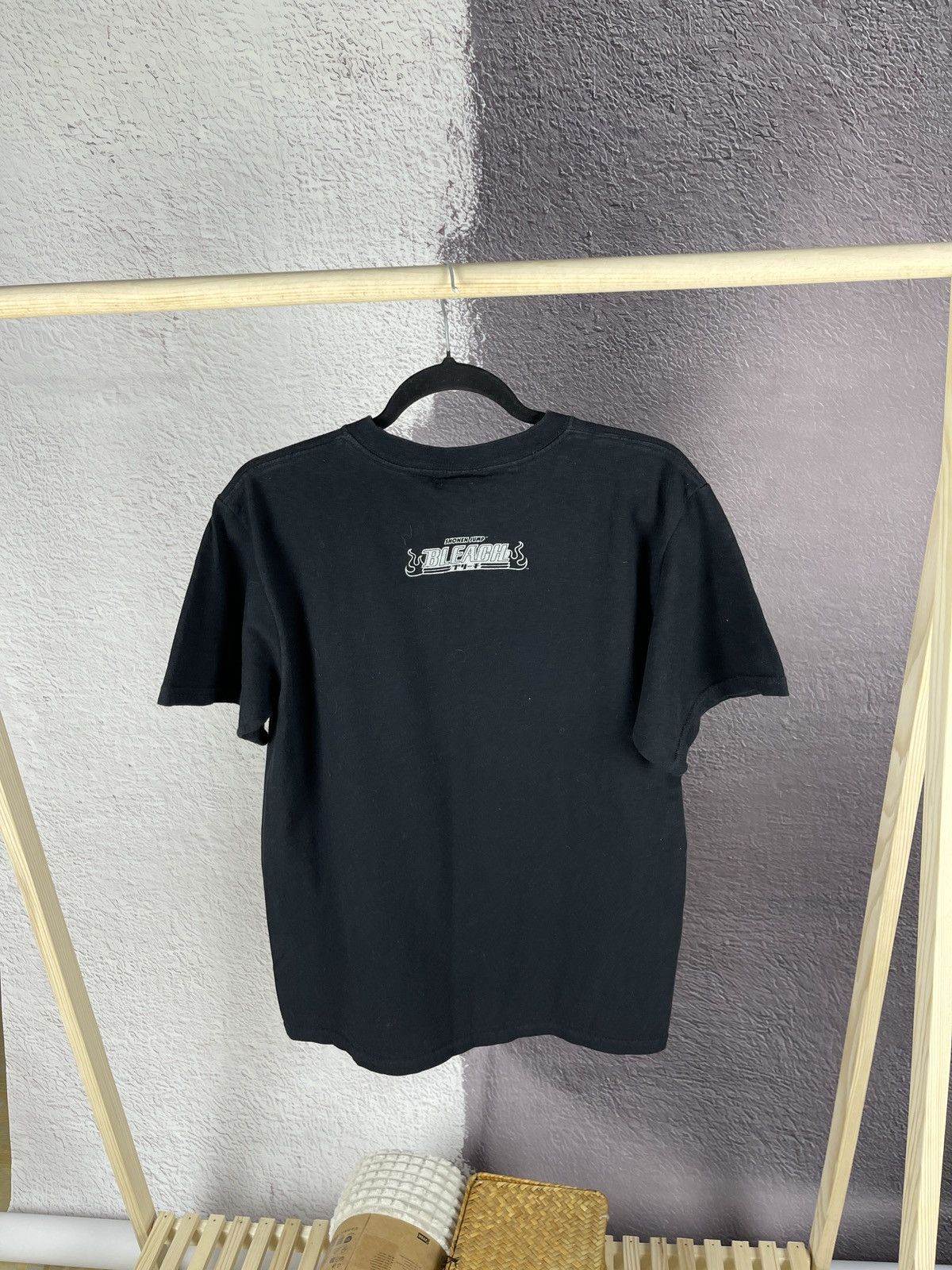 Anime BLEACH Ichigo Kurosaki vintage y2k shonen anime jump T-shirt Size US M / EU 48-50 / 2 - 8 Thumbnail