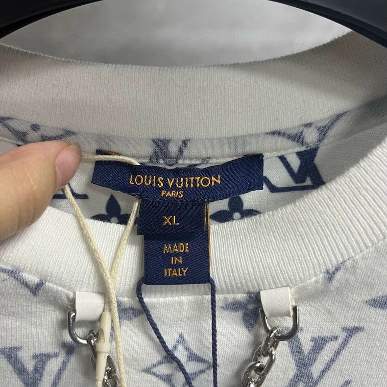 Louis Vuitton Louis Vuitton white neckline chain and full logo short sle Size US XL / EU 56 / 4 - 2 Thumbnail