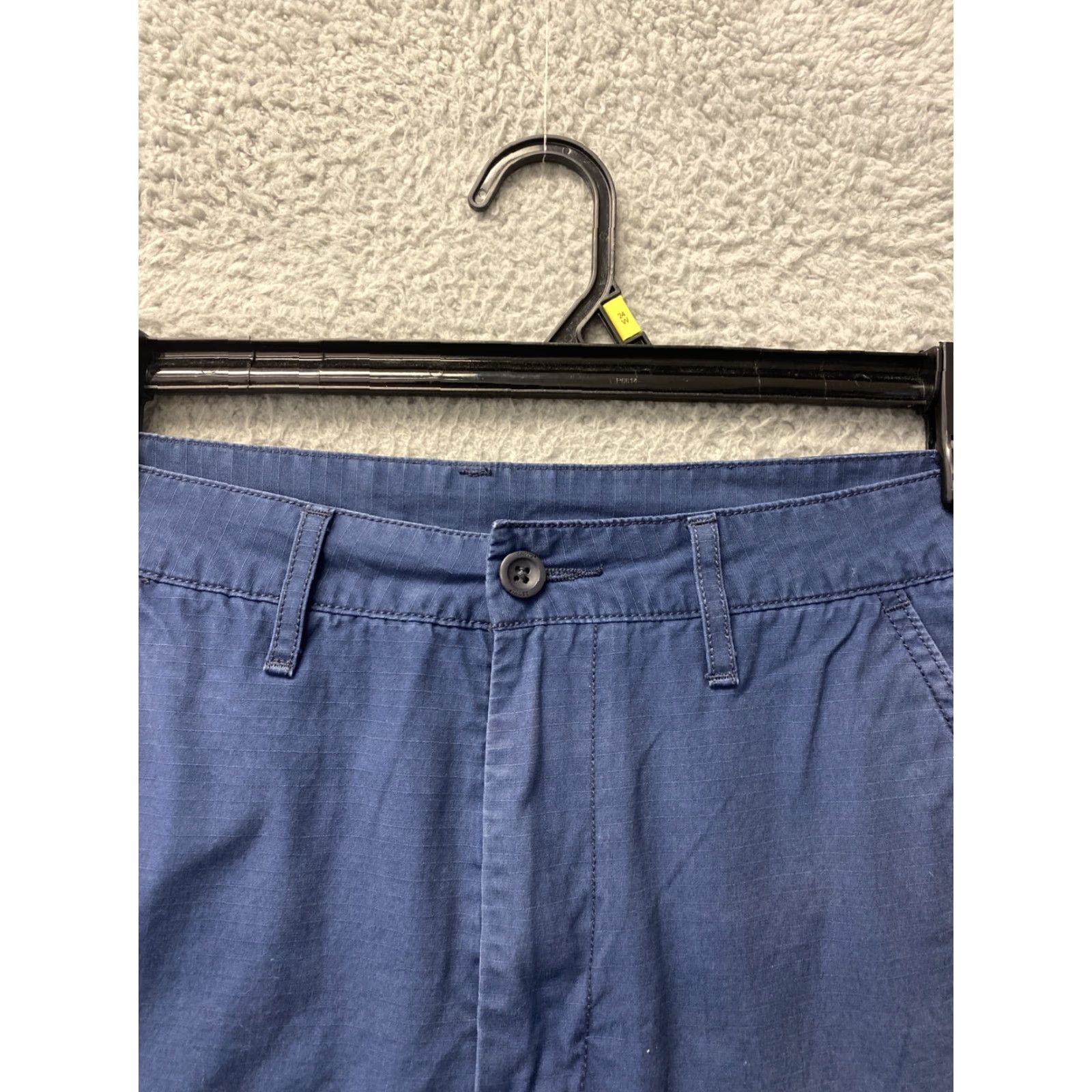 Vintage Levi’s Shorts Cargo 30 Navy Flat Front Regular Adult Cotton Blend Golf Rugby Outdoor Casual Mens Size US 30 / EU 46 - 2 Thumbnail