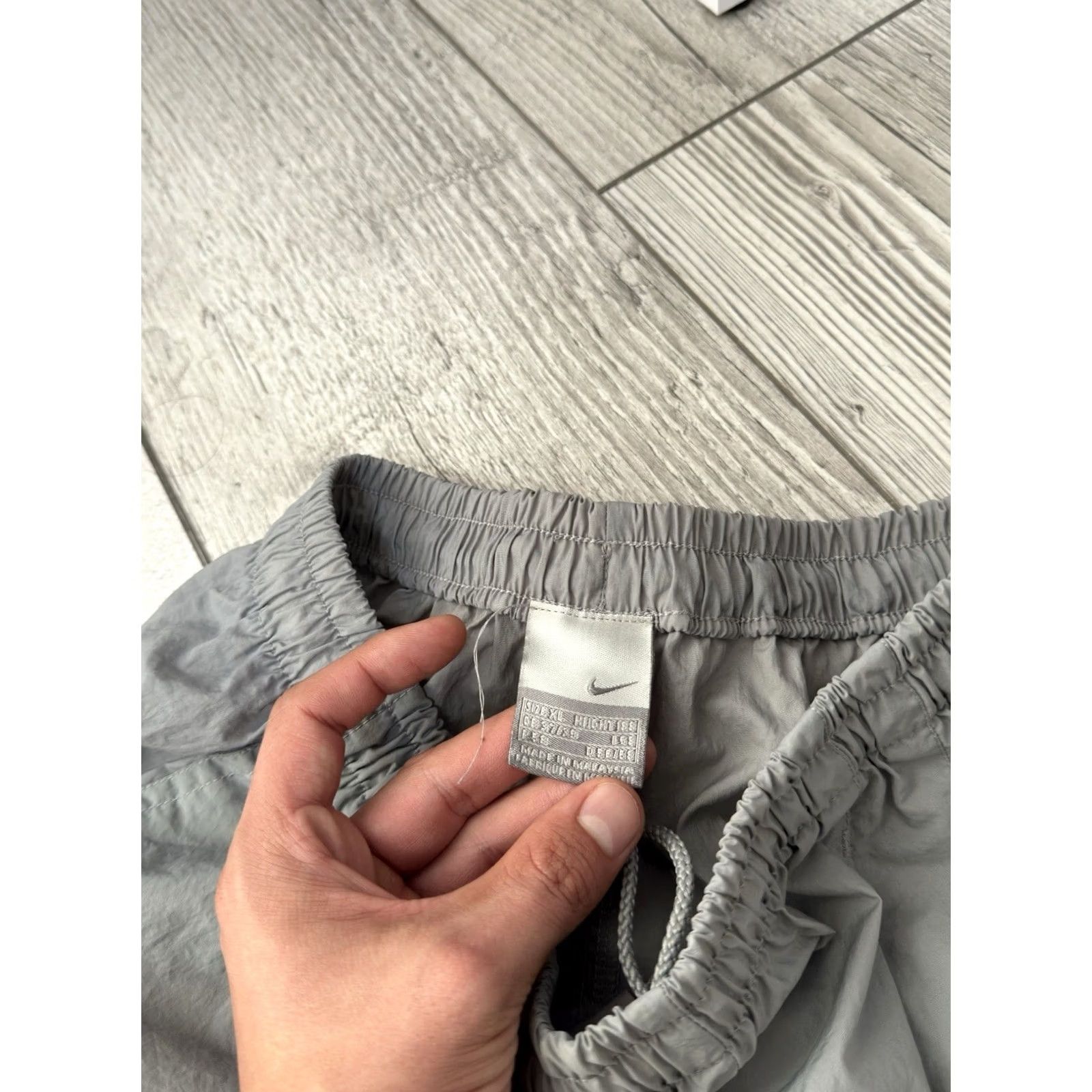 Nike VINTAGE Nike Track Pants Mens XL Nylon Gray Y2K Activewear Pants Size US 36 / EU 52 - 5 Thumbnail