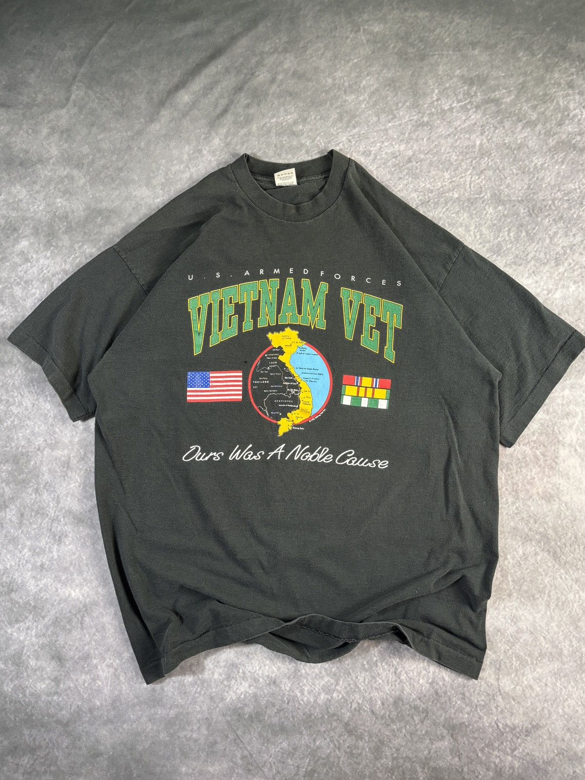 Vintage 1990s Vintage Vietnam Veteran Tee U.S. Military Army Flags Size US XXL / EU 58 / 5 - 1 Thumbnail