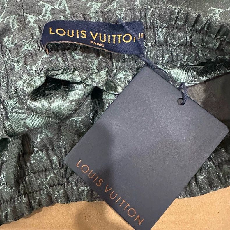 Louis Vuitton louis vuitton logo print silk shorts-2508 Size US 44 / EU 60 - 4 Thumbnail