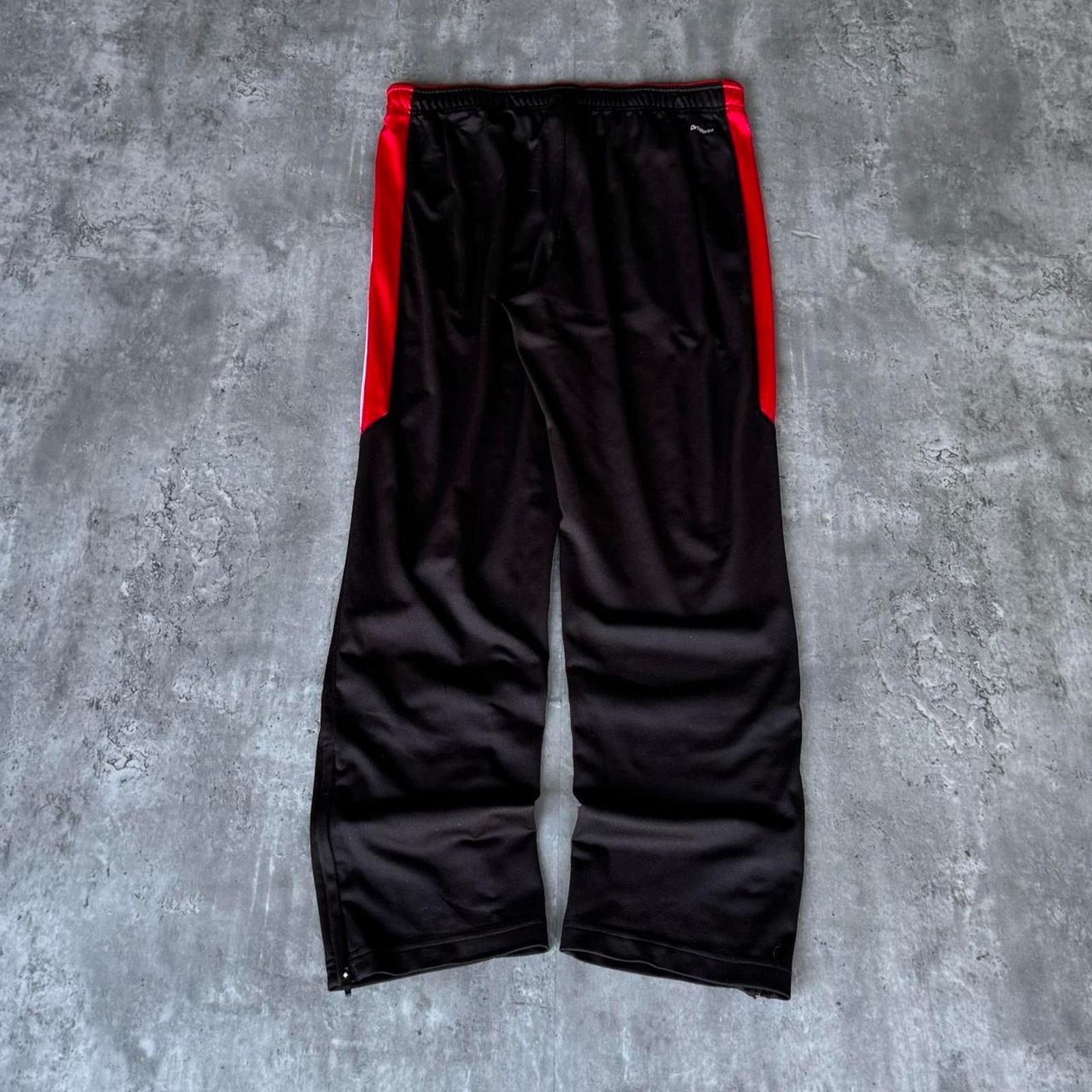 Athletic Works × Japanese Brand × Vintage Vintage Y2K Black & Red Technical Grunge Drill Sweatpants Size US 36 / EU 52 - 2 Thumbnail