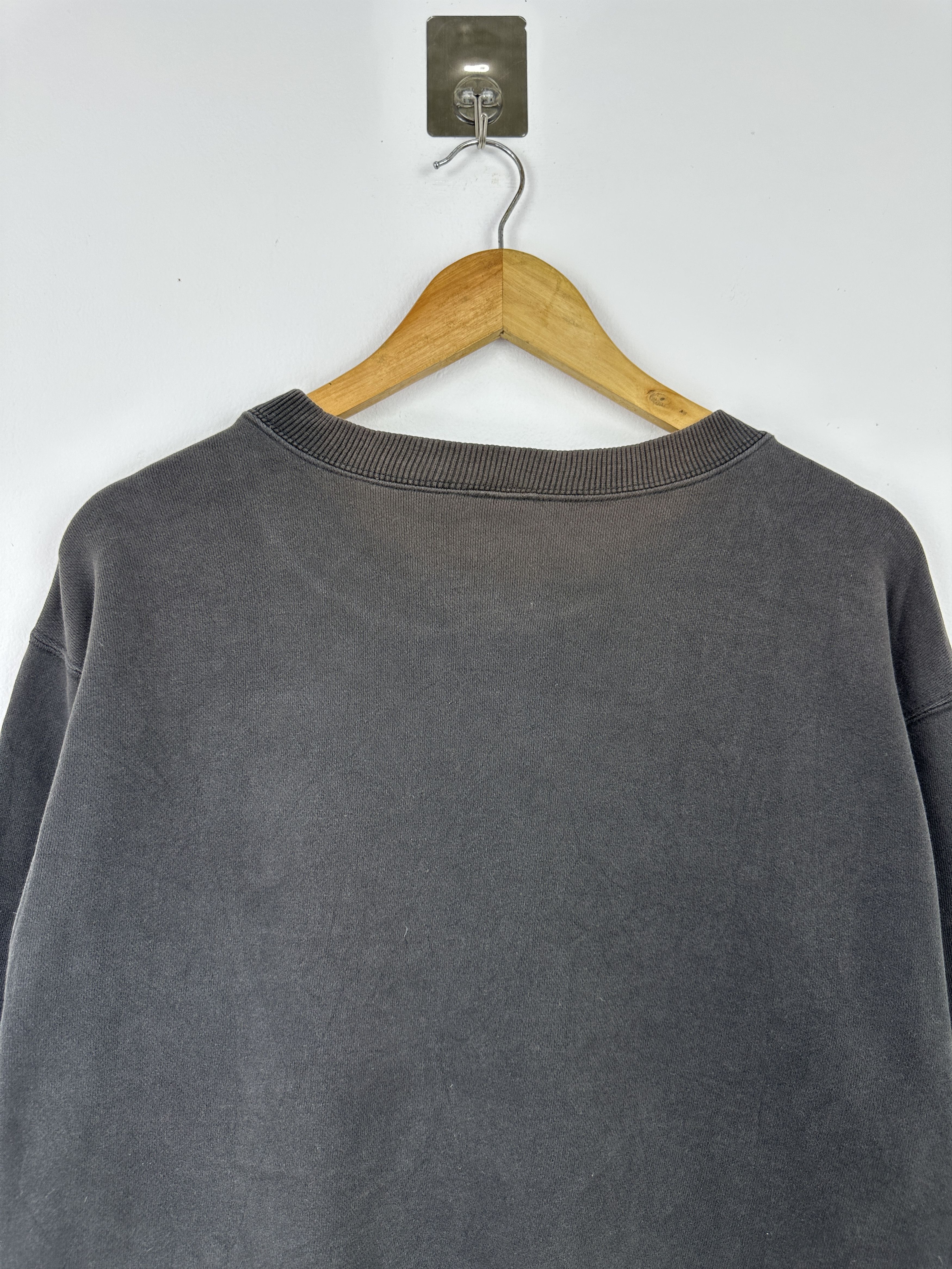 Champion Vintage Champion Sun Faded Black Crewneck Size XL BP0019 Size US XL / EU 56 / 4 - 4 Thumbnail
