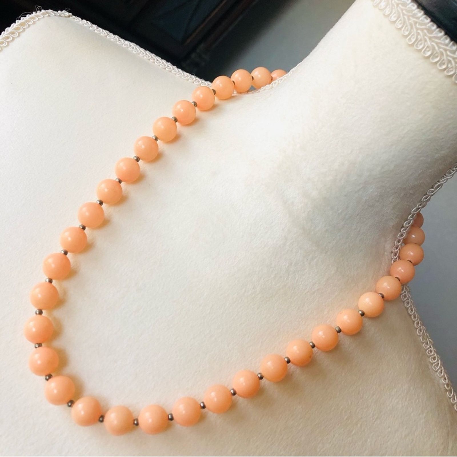 Vintage Vintage 60s-70s light peach beaded necklace Size ONE SIZE - 1 Thumbnail