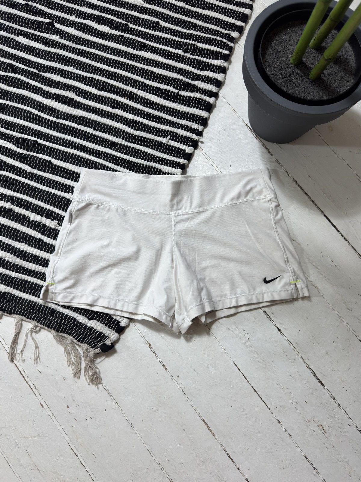 Nike VINTAGE NIKE 2000s SPORTSWEAR MINI SHORTS Size 28" / US 6 / IT 42 - 1 Thumbnail