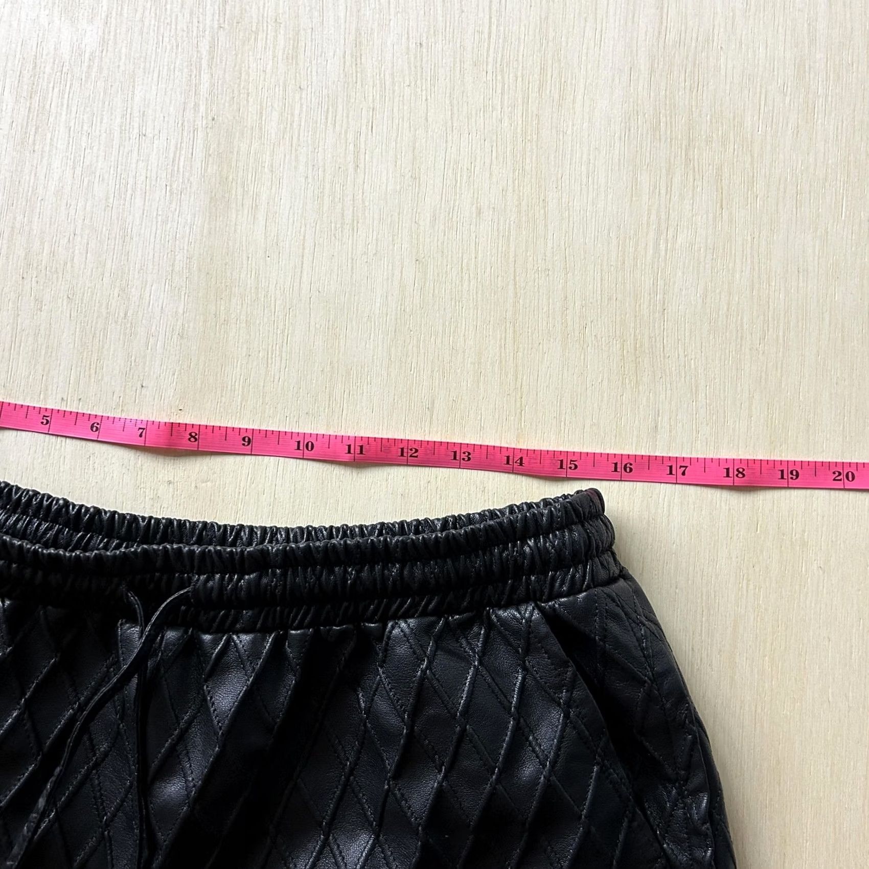 J.Crew J.Crew Womens Large Black Quilted Faux Leather Sweat Shorts Drawstring Pockets Lounge Casual - Mens/Womens? Size 36" / US 14 / IT 50 - 5 Thumbnail
