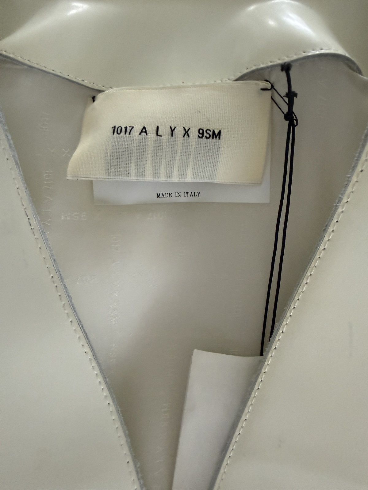 1017 ALYX 9SM RARE 1017 ALYX 9SM WHITE LEATHER VEST Size US M / EU 48-50 / 2 - 3 Thumbnail