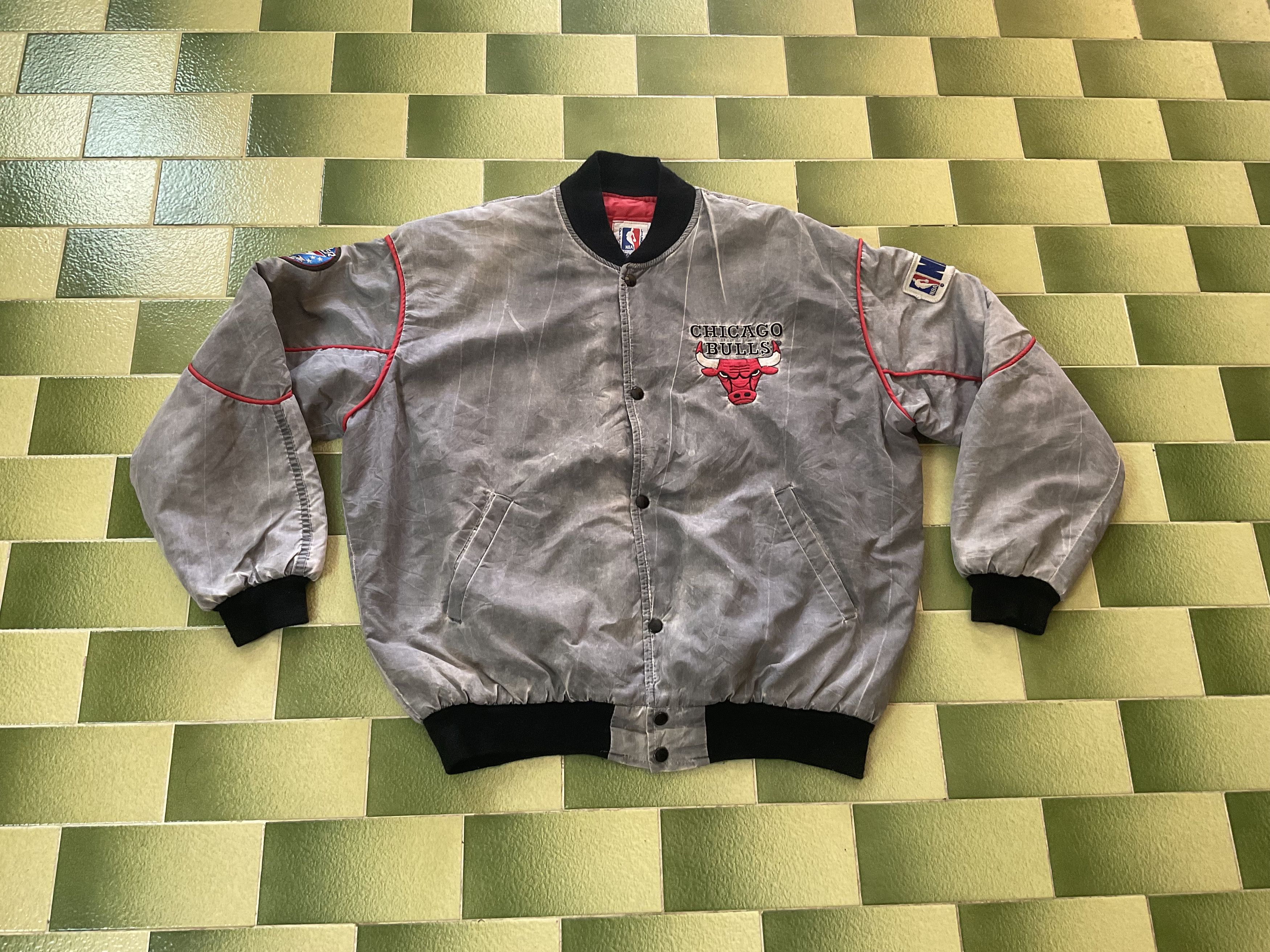 NBA Vintage 90s Starter NBA Chicago Bulls Bomber Jacket Size US L / EU 52-54 / 3 - 1 Thumbnail