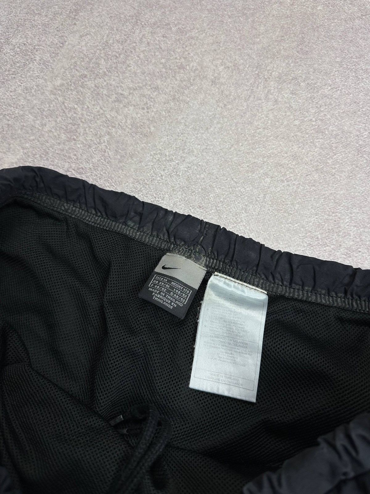 Nike Vintage Nike Swoosh Nylon Y2K Shorts Running M Size US 31 - 3 Thumbnail