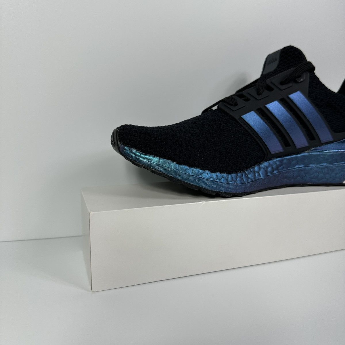 Adidas ULTRABOOST CLIMA IRIDESCENT PACK SIGNAL RUNNING PRIMEKNIT Size US 7.5 / EU 40-41 - 6 Thumbnail