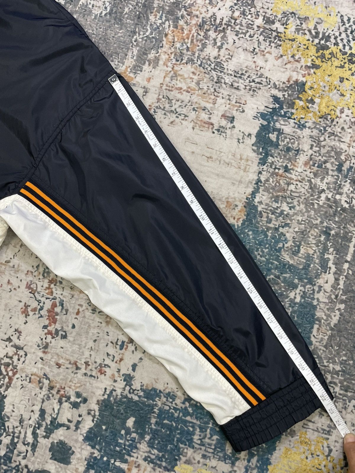Nike Vtg 90s Nike Swoosh Back Hit Spellout Windbreaker Jacket Size US L / EU 52-54 / 3 - 14 Thumbnail