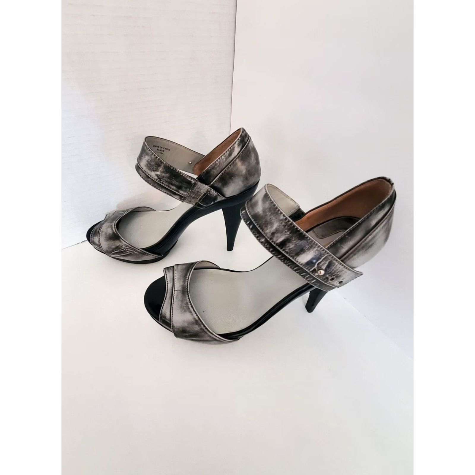 Vintage Max Studio Heels 6.5 Gray Leather Ankle Strap Distressed Denim look Peekaboo toe Size US 7 / IT 37 - 5 Thumbnail