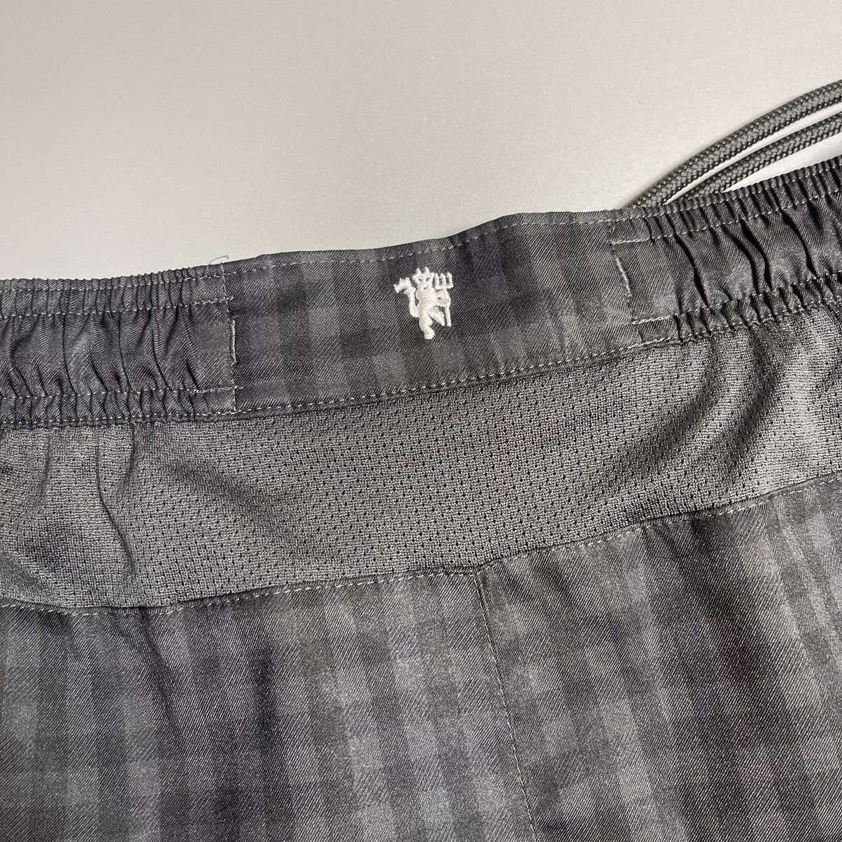 Nike × Vintage MANCHESTER UNITED NIKE 2012/2013 FOOTBALL AWAY SHORT Size US 34 / EU 50 - 8 Thumbnail