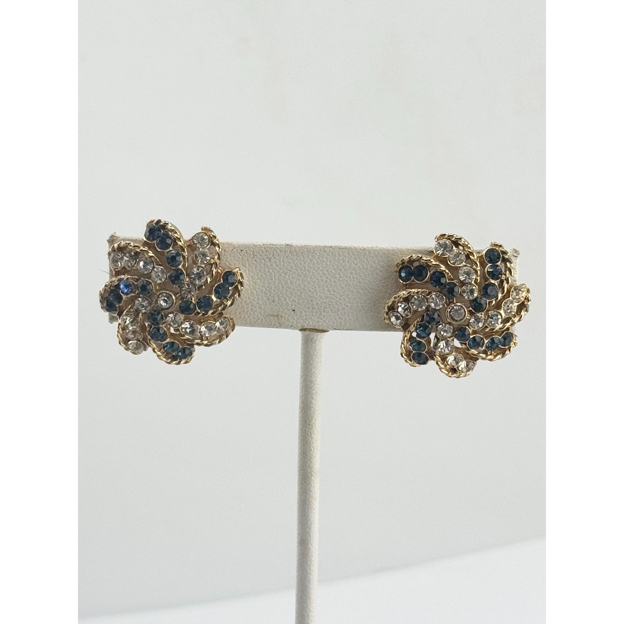 Vintage Vintage Capri blue rhinestone flower earrings Size ONE SIZE - 5 Thumbnail