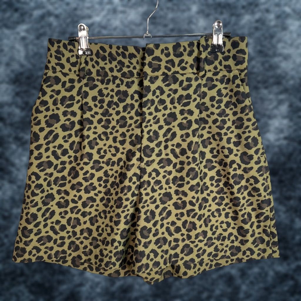 Zara Zara Womens Bermuda Shorts Leopard Print High-Waisted Medium Green Adult Womens Regular Polyester Elastane Blend- 4.5 In Inseam Size 32" / US 10 / IT 46 - 1 Thumbnail