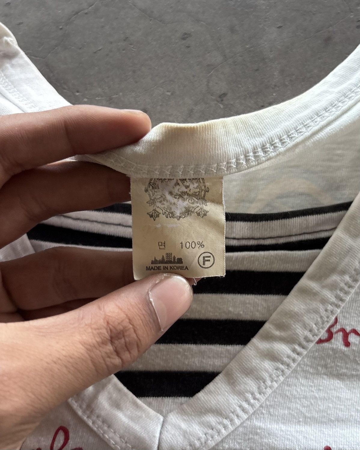 Le Grande Bleu (L.G.B.) Y2k Angels Wings Vneck Shirt Size US M / EU 48-50 / 2 - 3 Thumbnail