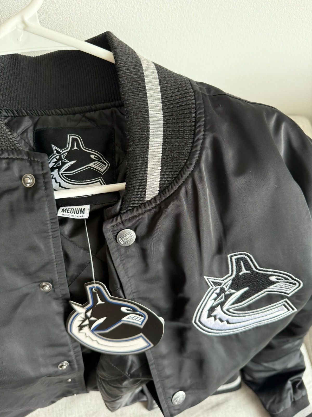 Other Official Bomber Jacket Vancouver Canucks Size US M / EU 48-50 / 2 - 4 Thumbnail