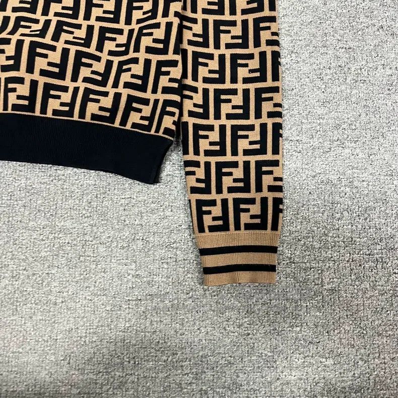 Fendi Fendi Brown vintage full print knitted long sleeve top Size XS / US 0-2 / IT 36-38 - 7 Thumbnail