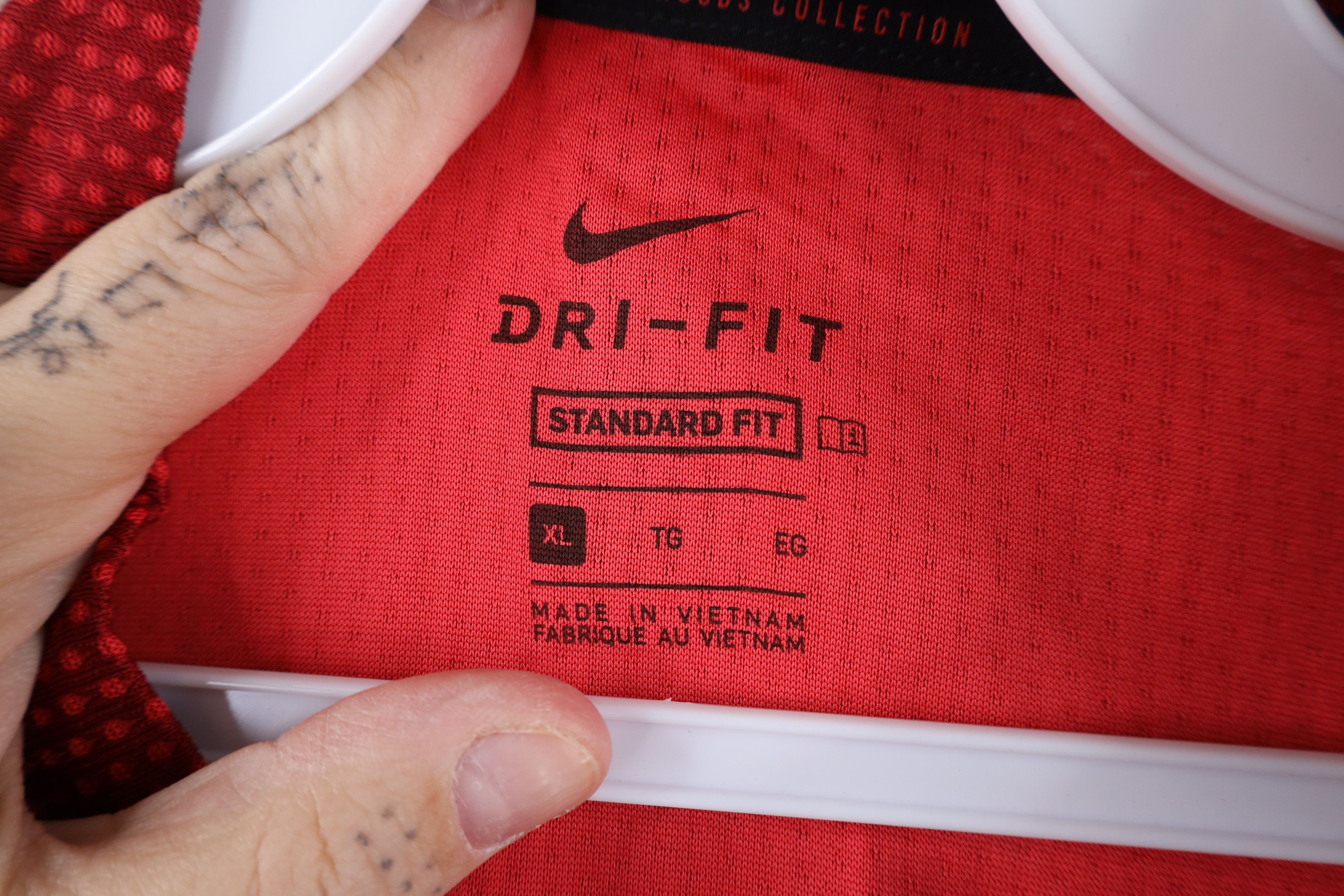 Nike × Vintage Nike Tiger Woods Detroit Pistons Basketball Henley T-shirt Size US XL / EU 56 / 4 - 8 Thumbnail