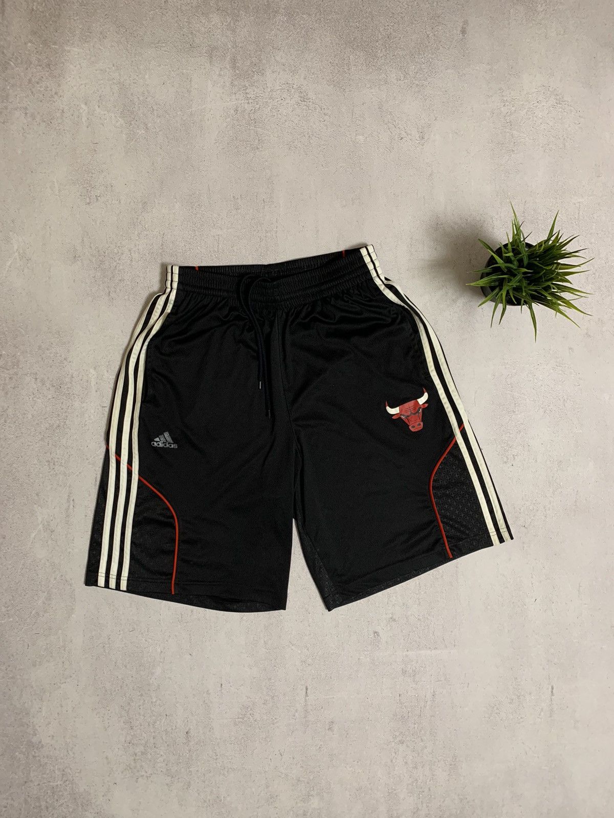 Adidas chicago bulls shorts clearance