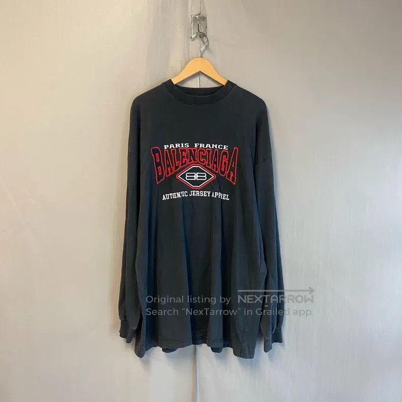 Balenciaga Balenciaga Black distressed hit Batman double B long-sleev Size US M / EU 48-50 / 2 - 1 Thumbnail