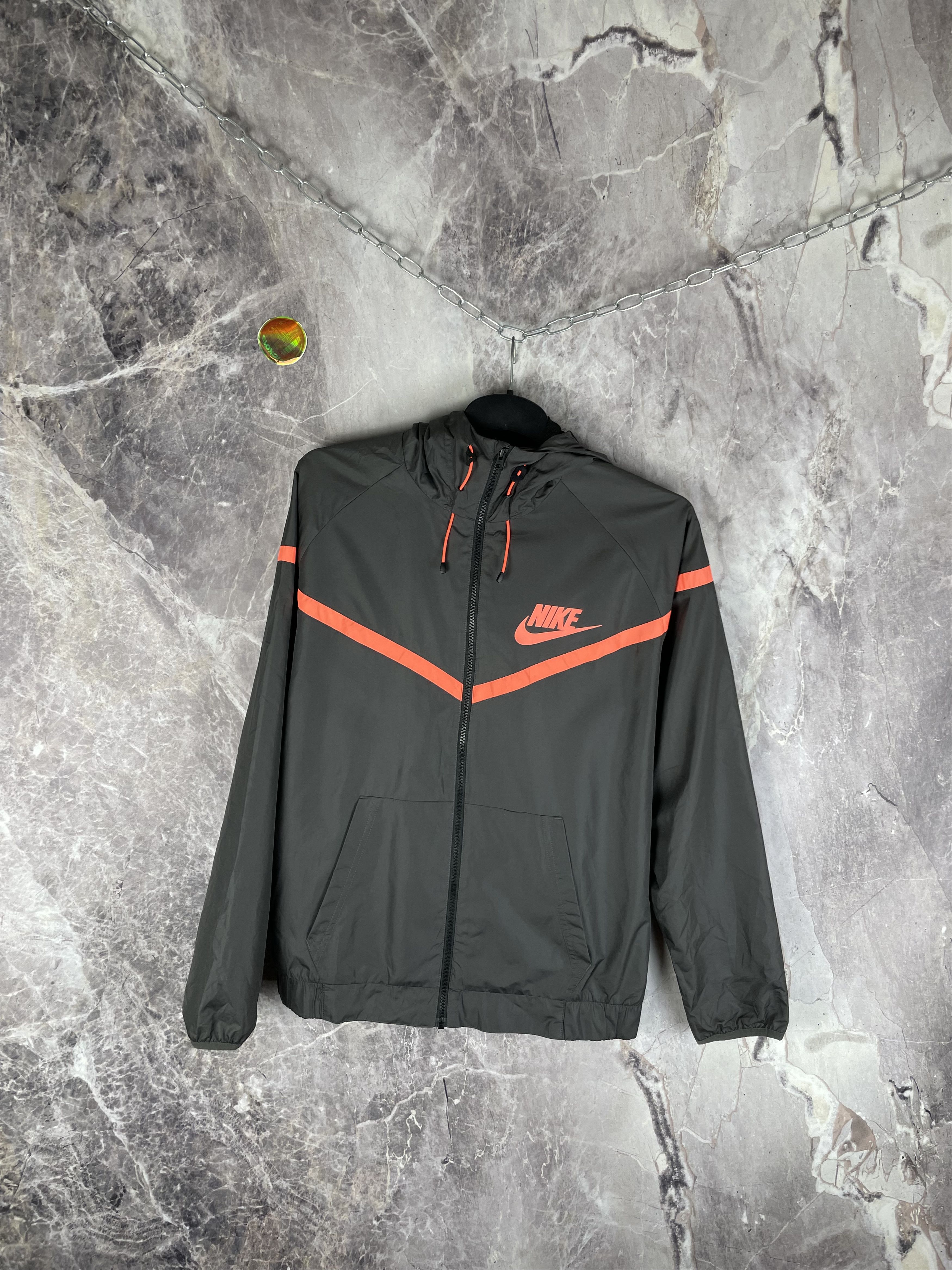 Nike Nike nylon track jacket Size US L / EU 52-54 / 3 - 2 Thumbnail