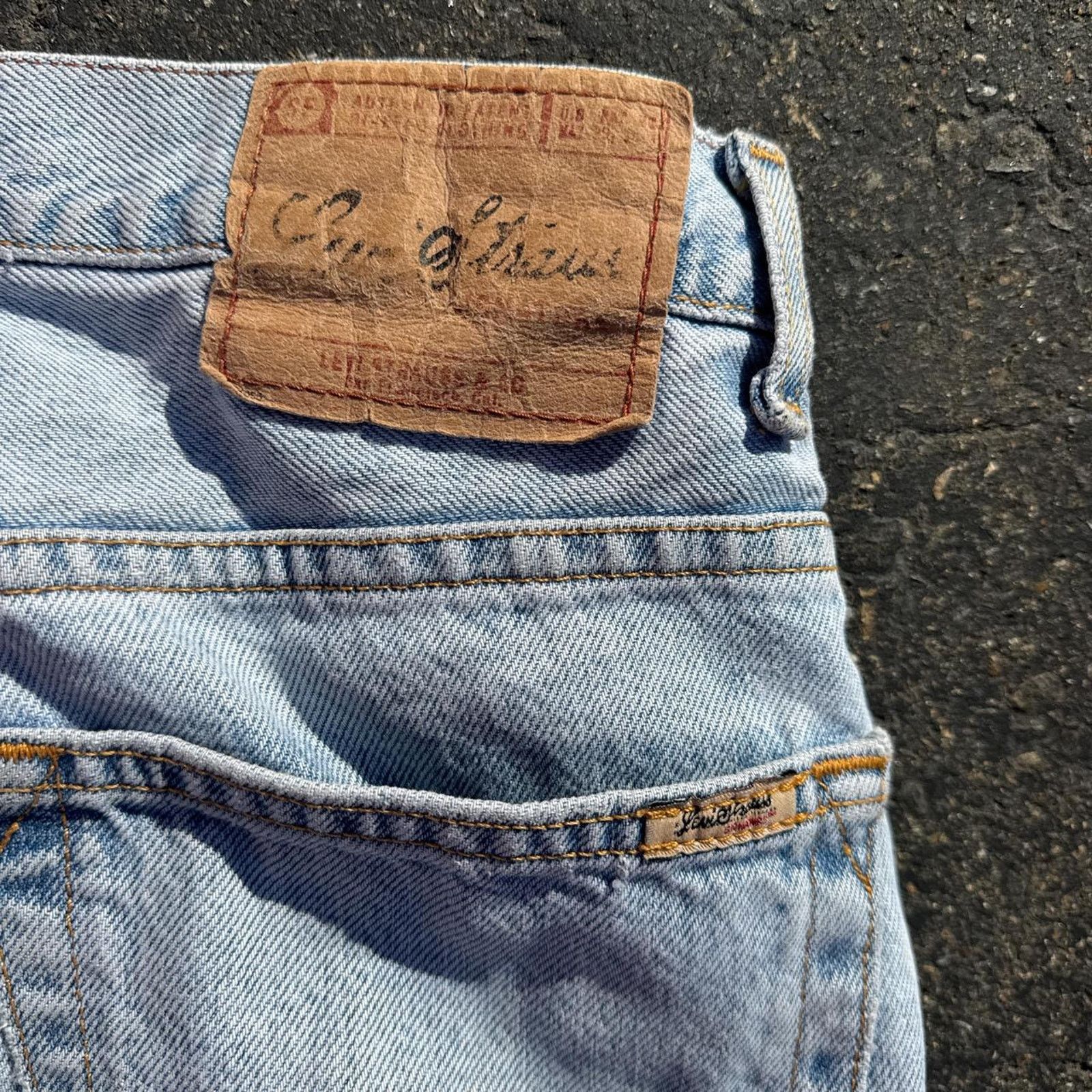 Levi's Early 2000s Light Blue Wash Levi’s Regular Fit Jeans – 34x34 Size US 34 / EU 50 - 3 Thumbnail
