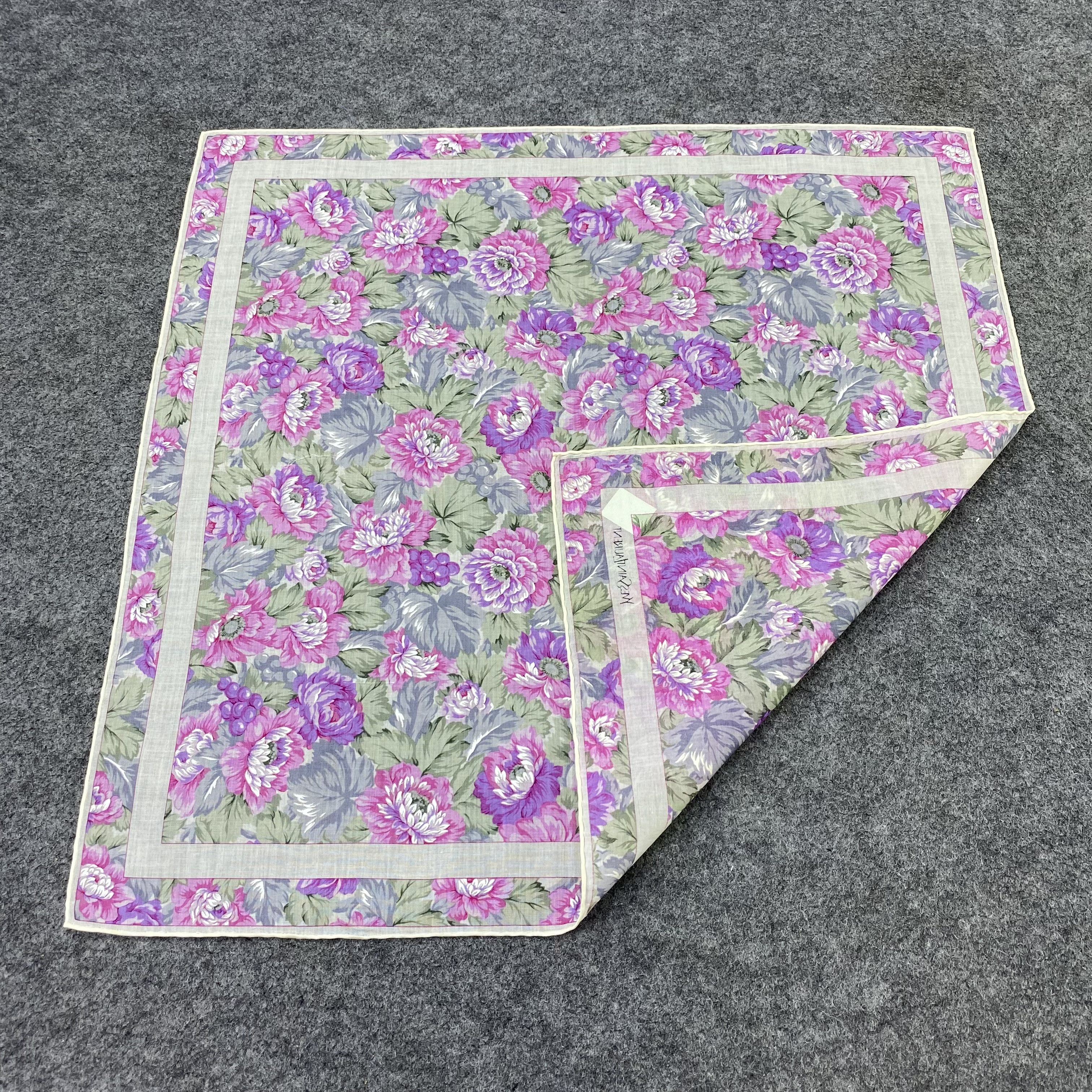 Yves Saint Laurent Yves Saint Laurent Handkerchief / Bandana /Neckerchief-B2115 Size ONE SIZE - 5 Thumbnail