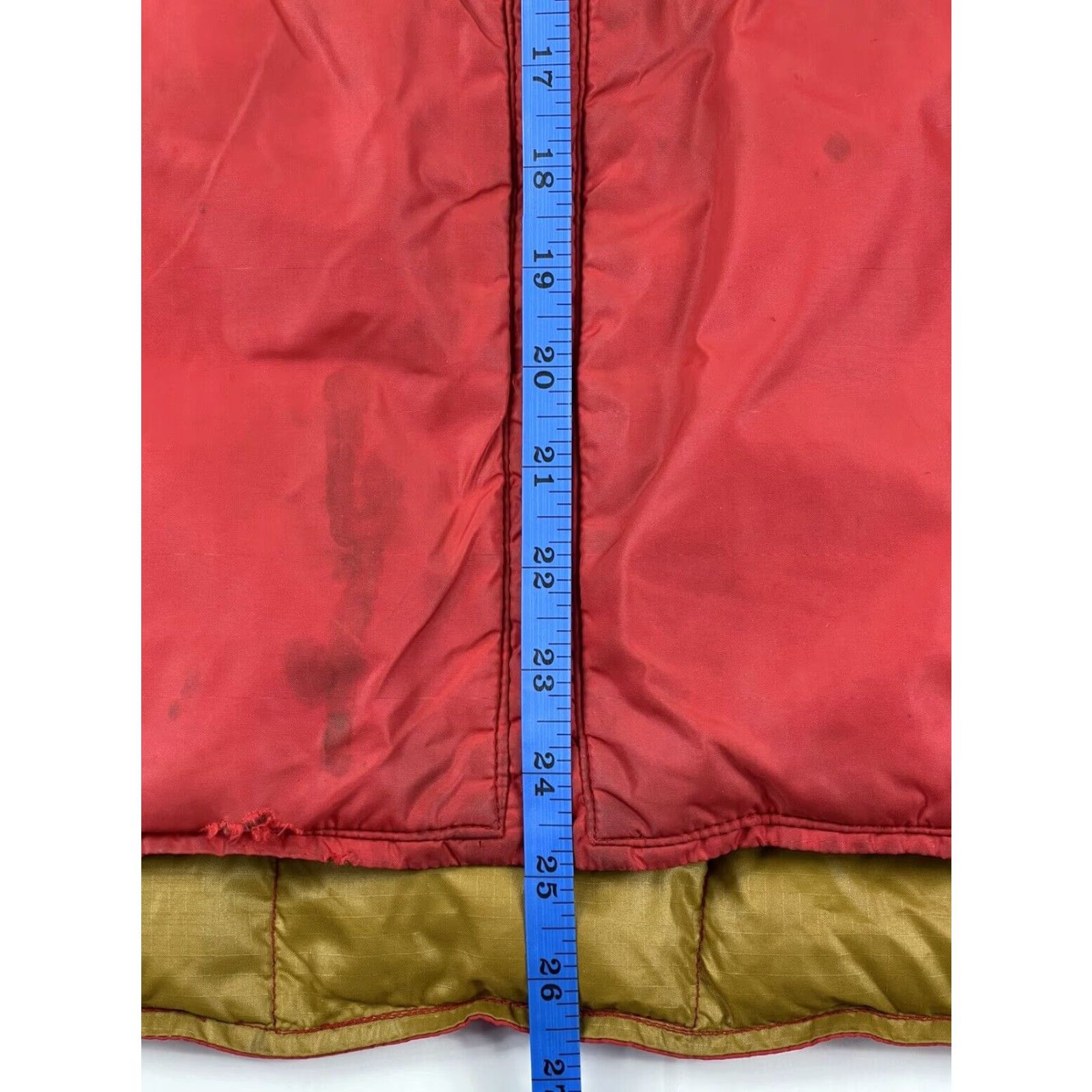 Vintage VINTAGE Woolrich Teton Mountain Vest Puffer Wool Rich Down Red Sz L Mens 80s 90s Hunting Size US L / EU 52-54 / 3 - 8 Thumbnail