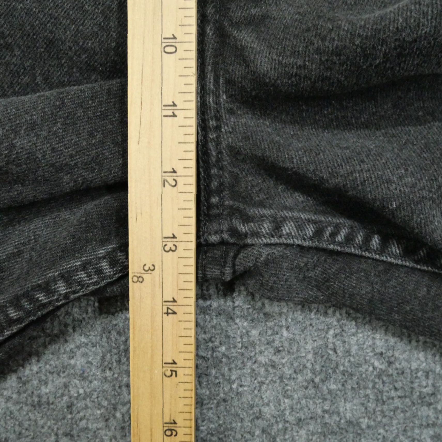 Levi's VINTAGE Levi's Jeans Bermuda Shorts Mens 38 Black Denim 90s Orange Tab 5-Pocket Mens Size US 37 - 7 Thumbnail