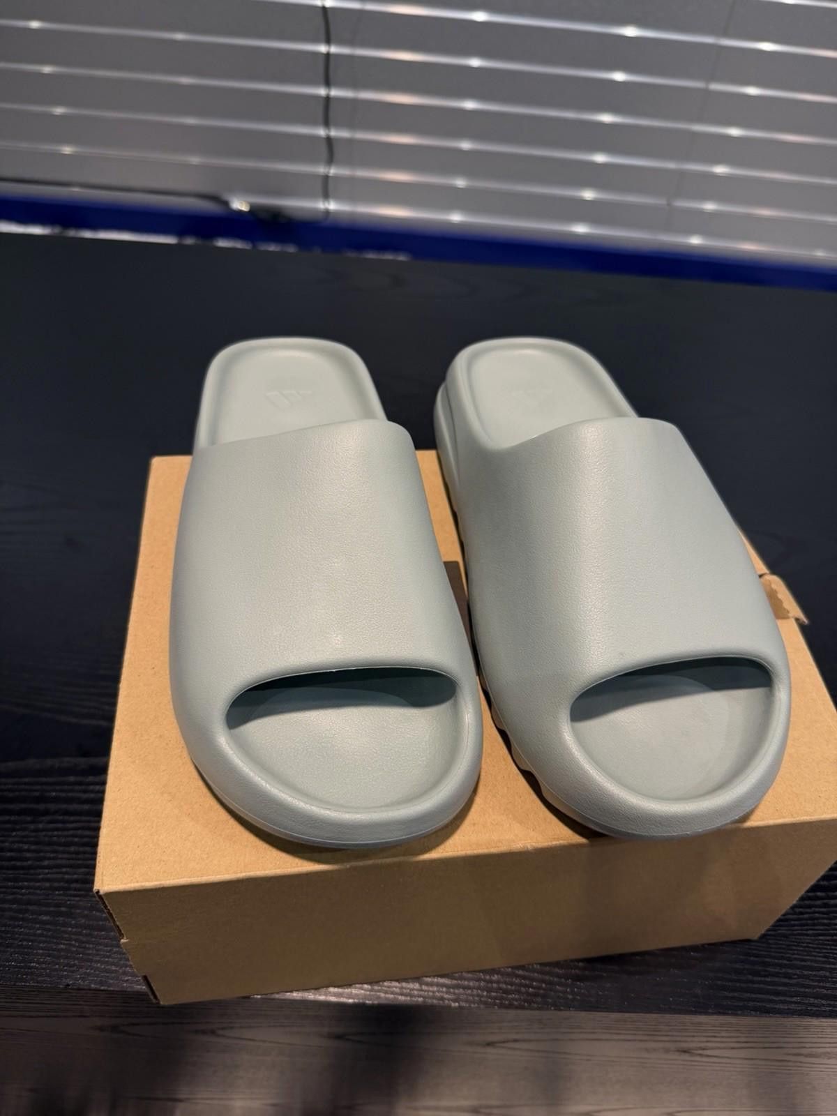 Adidas Adidas Yeezy Slide Size 10 Salt ID5480 Brand New Size US 10 / EU 43 - 4 Thumbnail