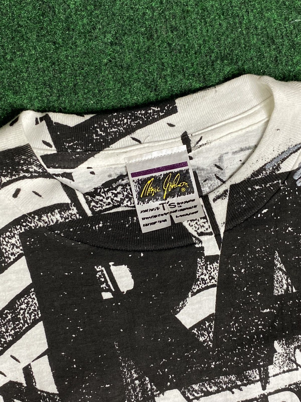 Vintage 90’s Vintage NFL Raiders Magic Johnson Tee Shirt XLarge Size US XL / EU 56 / 4 - 2 Thumbnail