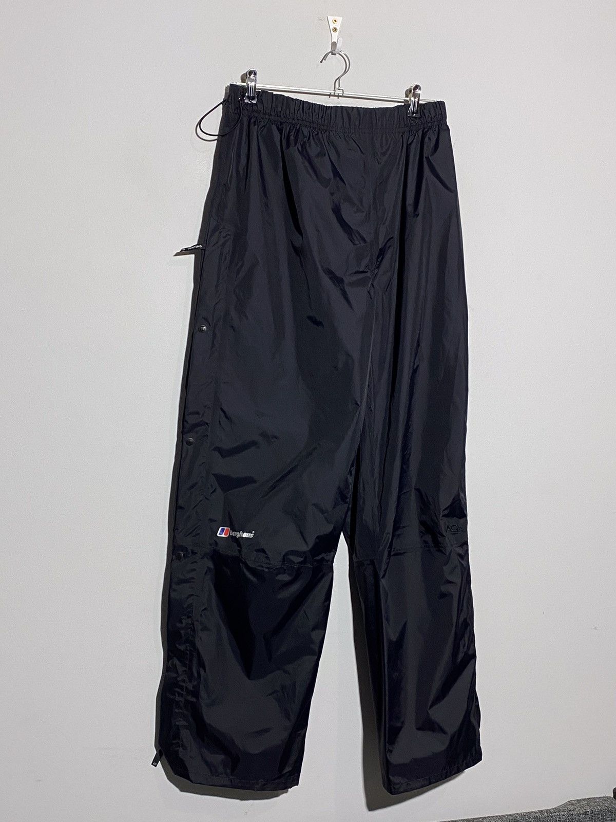 Berghaus Berghaus hype y2k gorpcore streetwear pants Size US 38 / EU 54 - 1 Thumbnail