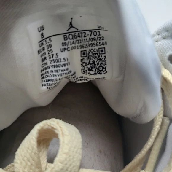 Nike Nike Air Jordan 1 Mid Sneakers Lace Up Logo Pastel Yellow 8 Size US 8 / IT 38 - 8 Thumbnail