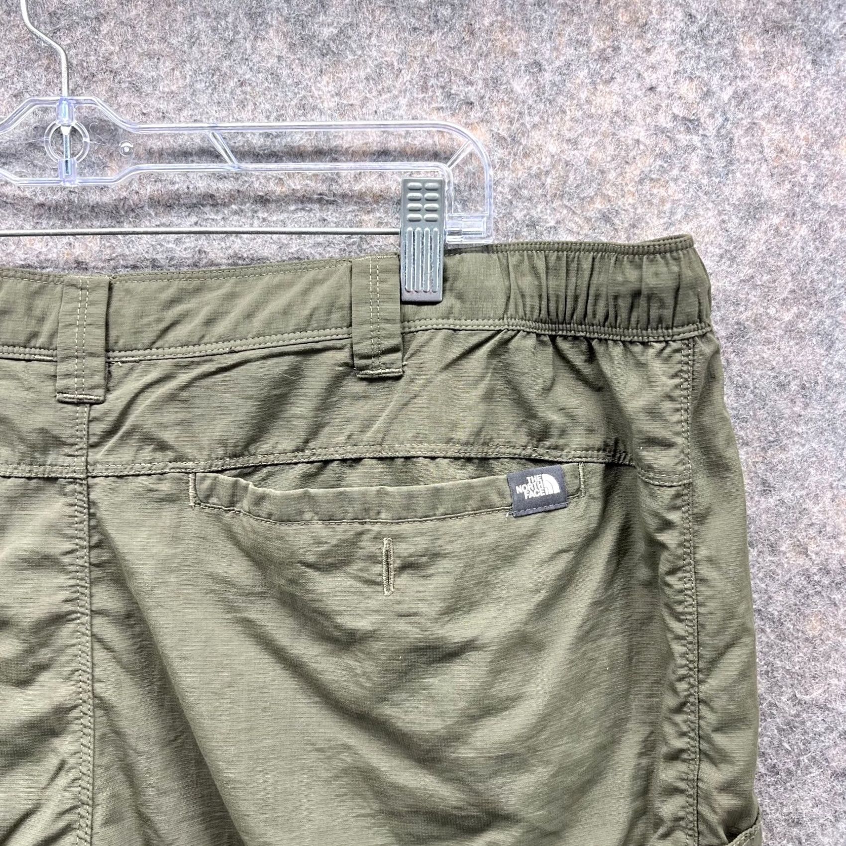 The North Face The North Face Shorts Men 38 Green Nylon Hiking Casual Short Sl as h Pocket 8in Flat Front Regular Mid Rise Vintage No N/A Size US 38 / EU 54 - 5 Thumbnail