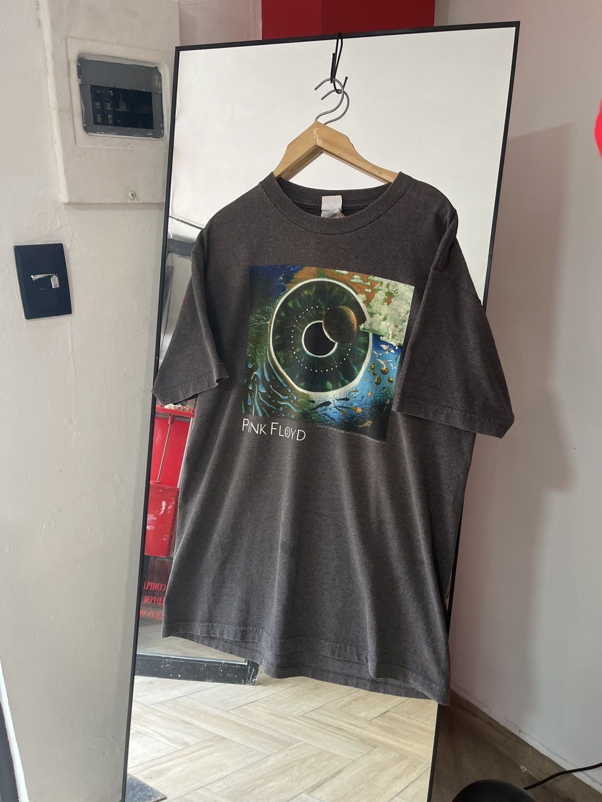 Alstyle 2001 pink floyd tee Size US L / EU 52-54 / 3 - 1 Thumbnail