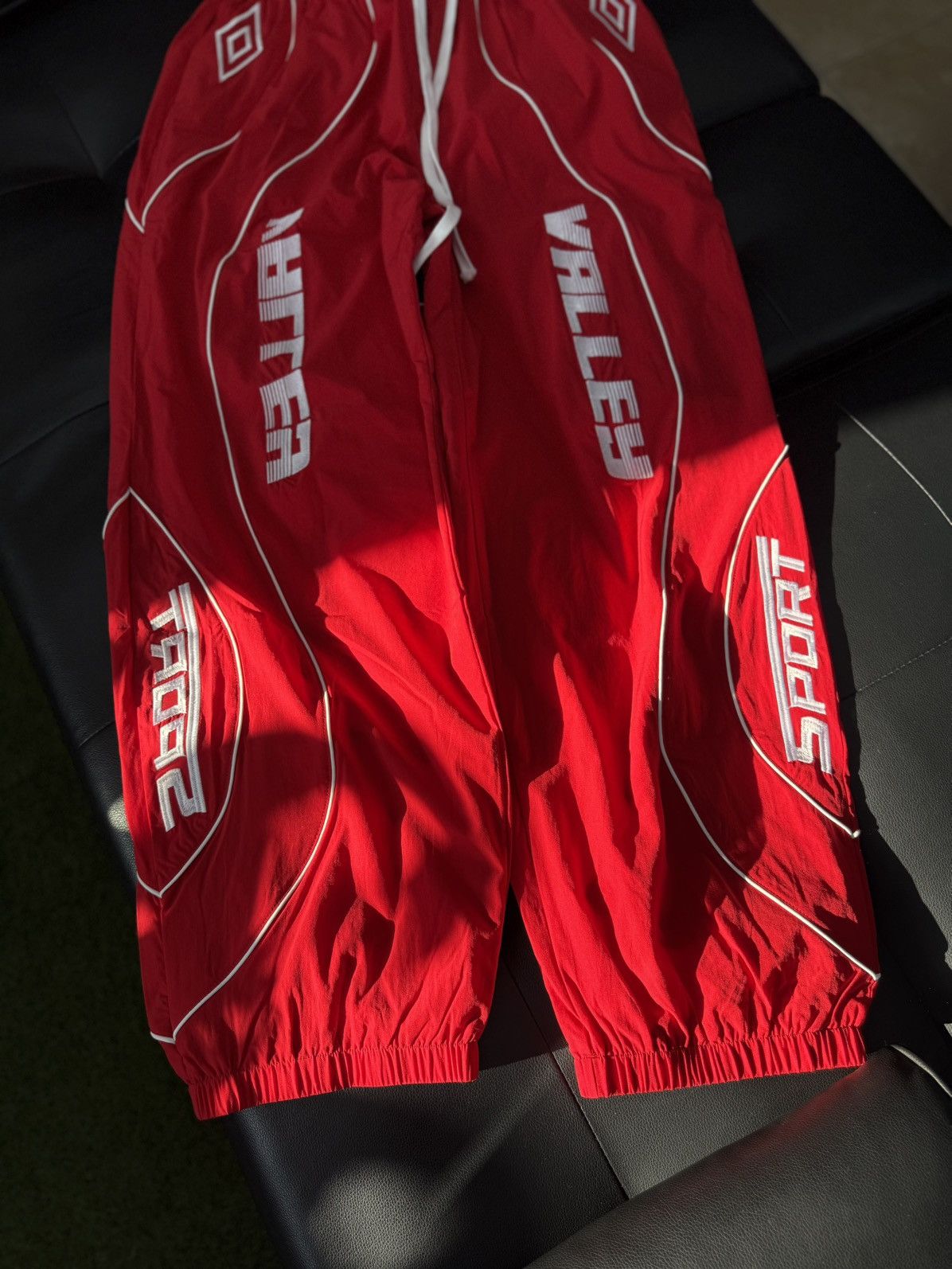 Vale Valley Red Baggy Shorts Brand New Size Small (NEW) Size US 30 / EU 46 - 2 Thumbnail
