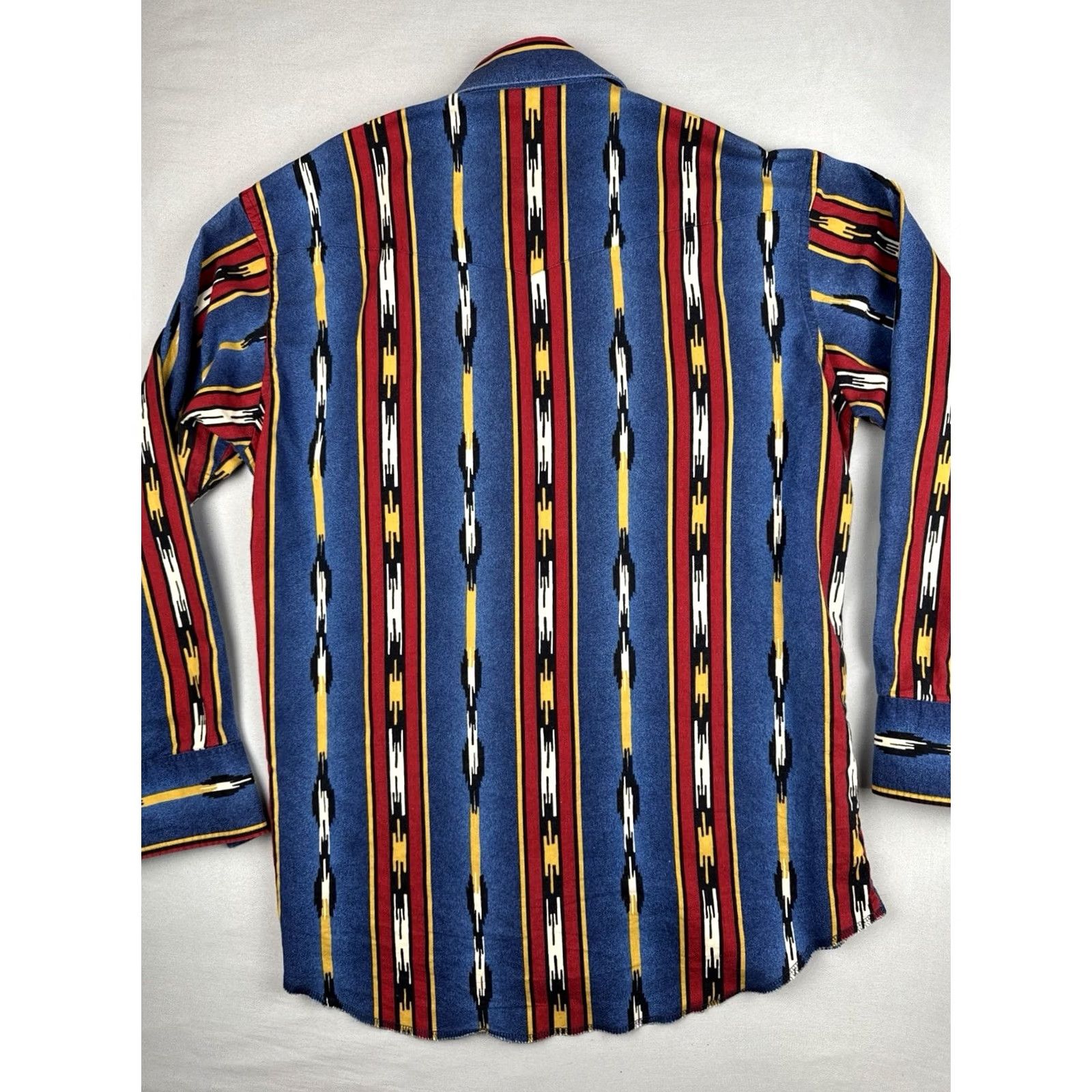Wrangler VINTAGE Wrangler Aztec Stripe Pearl Snap Shirt Blue M Mens Wrangler Shirt Size US M / EU 48-50 / 2 - 7 Thumbnail