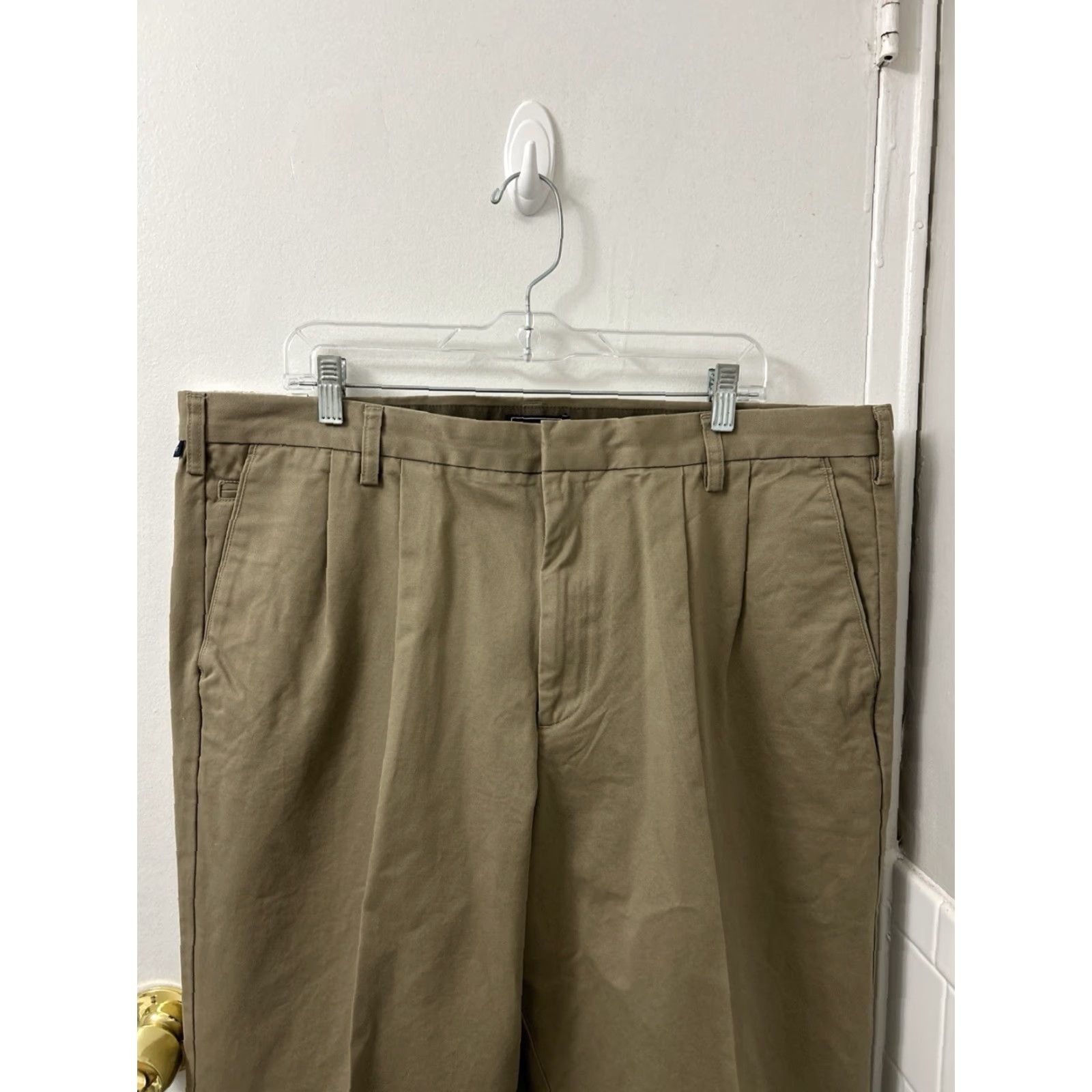 Dockers Dockers True Chino Pants Mens 40x29 Tan Pleated Relaxed Fit Logo Trousers Size US 40 / EU 56 - 7 Thumbnail