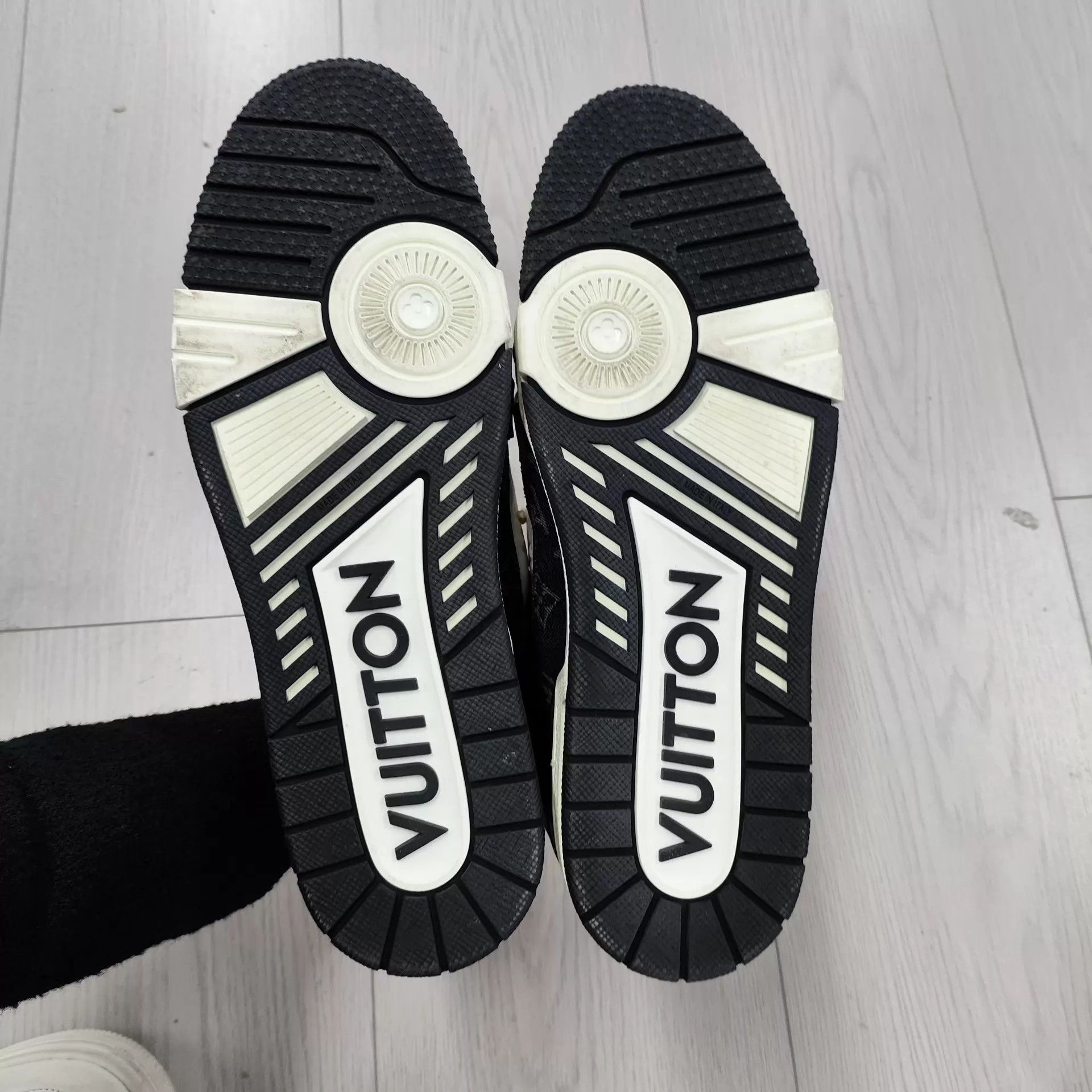 Louis Vuitton Louis Vuitton Black & White Denim Panda Trainer US 9 Size US 9 / EU 42 - 3 Thumbnail