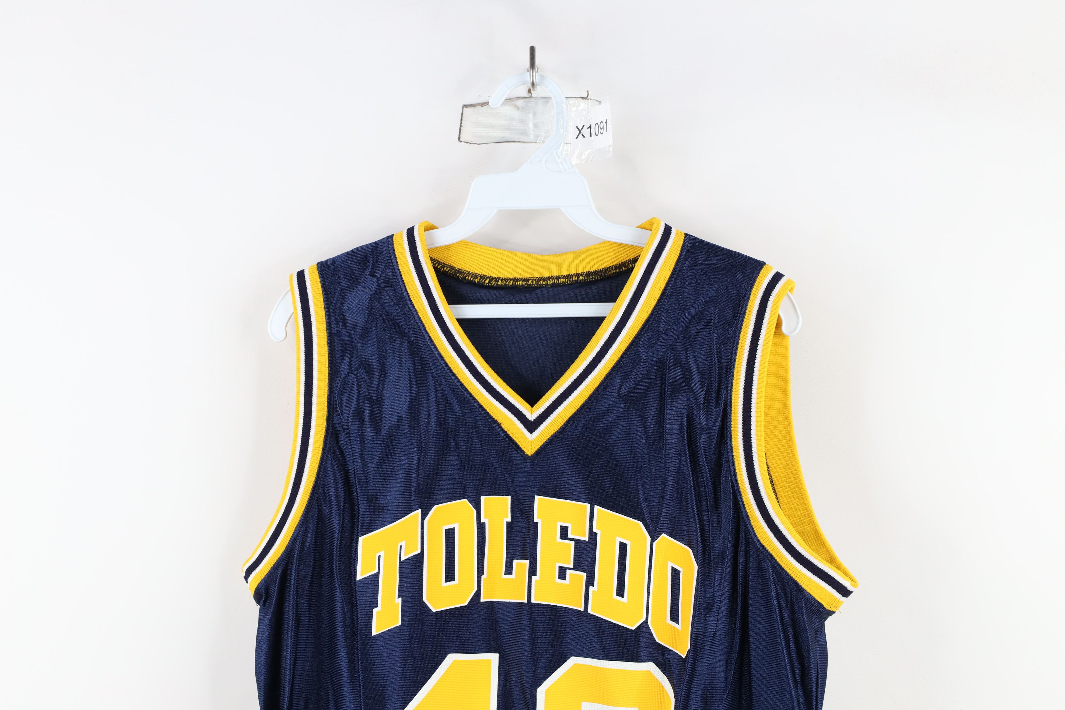 Vintage Vintage 80s 90s University of Toledo Basketball Jersey Size US XXL / EU 58 / 5 - 2 Thumbnail