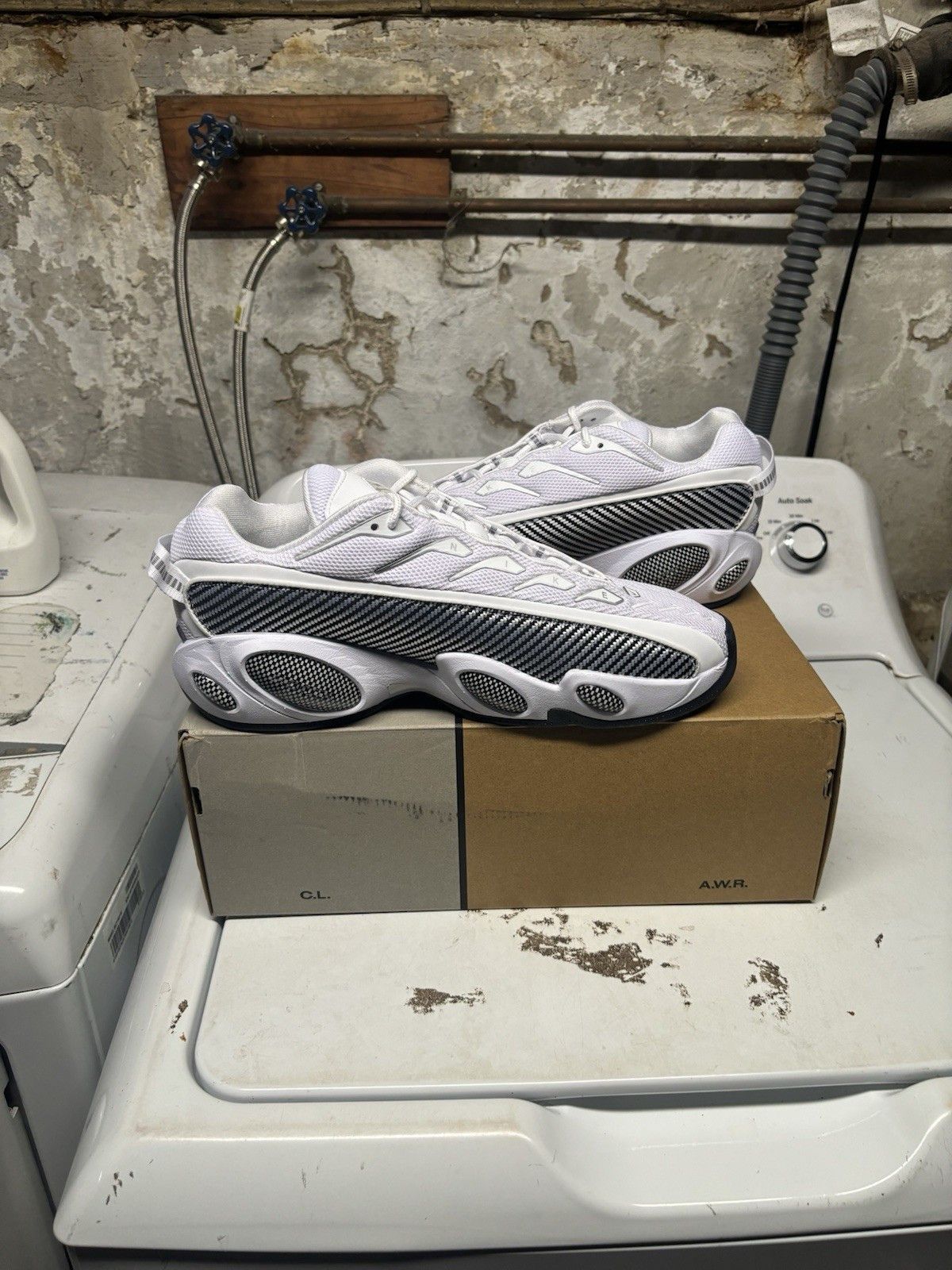 Drake × Nike NOCTA x Nike Glide White Black Size US 13 / EU 46 - 2 Thumbnail