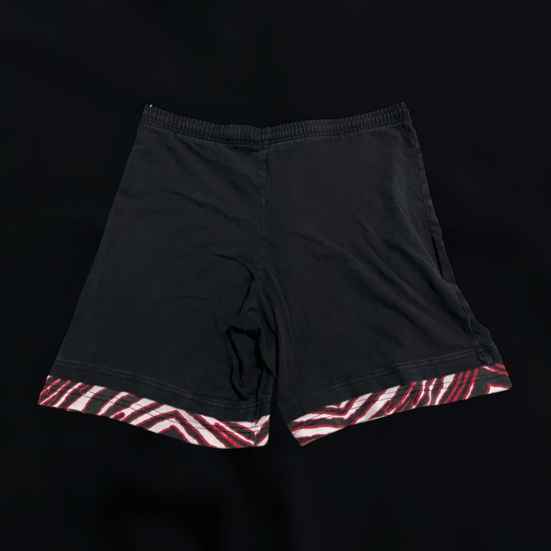 Vintage × Zubaz Vintage Zubaz Chicago Bulls Shorts Size US 32 / EU 48 - 2 Thumbnail