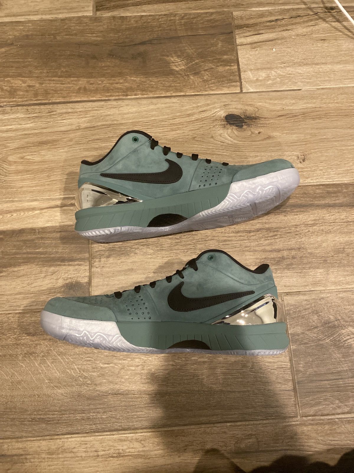 Nike Kobe Girl Dads Size US 7.5 / EU 40-41 - 3 Thumbnail