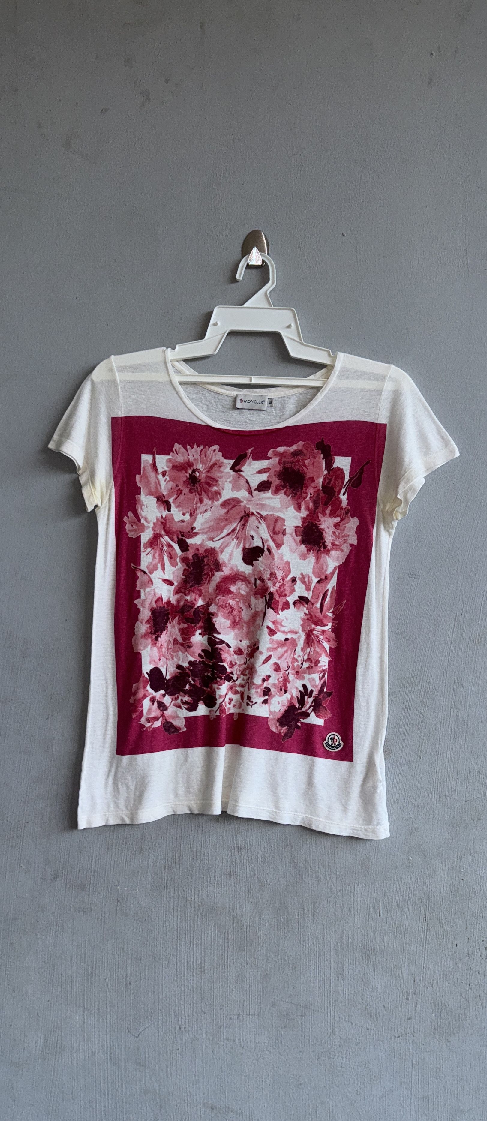 Moncler Moncler Art T-Shirt Size XS / US 0-2 / IT 36-38 - 1 Thumbnail