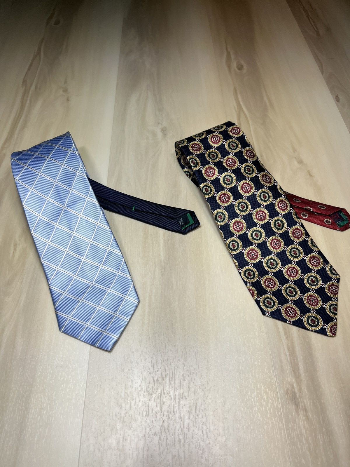 Designer × Tommy Hilfiger × Vintage Two Tommy Hilfiger 100% Italian Silk Tie Crest Logo Red blue Size ONE SIZE - 1 Thumbnail