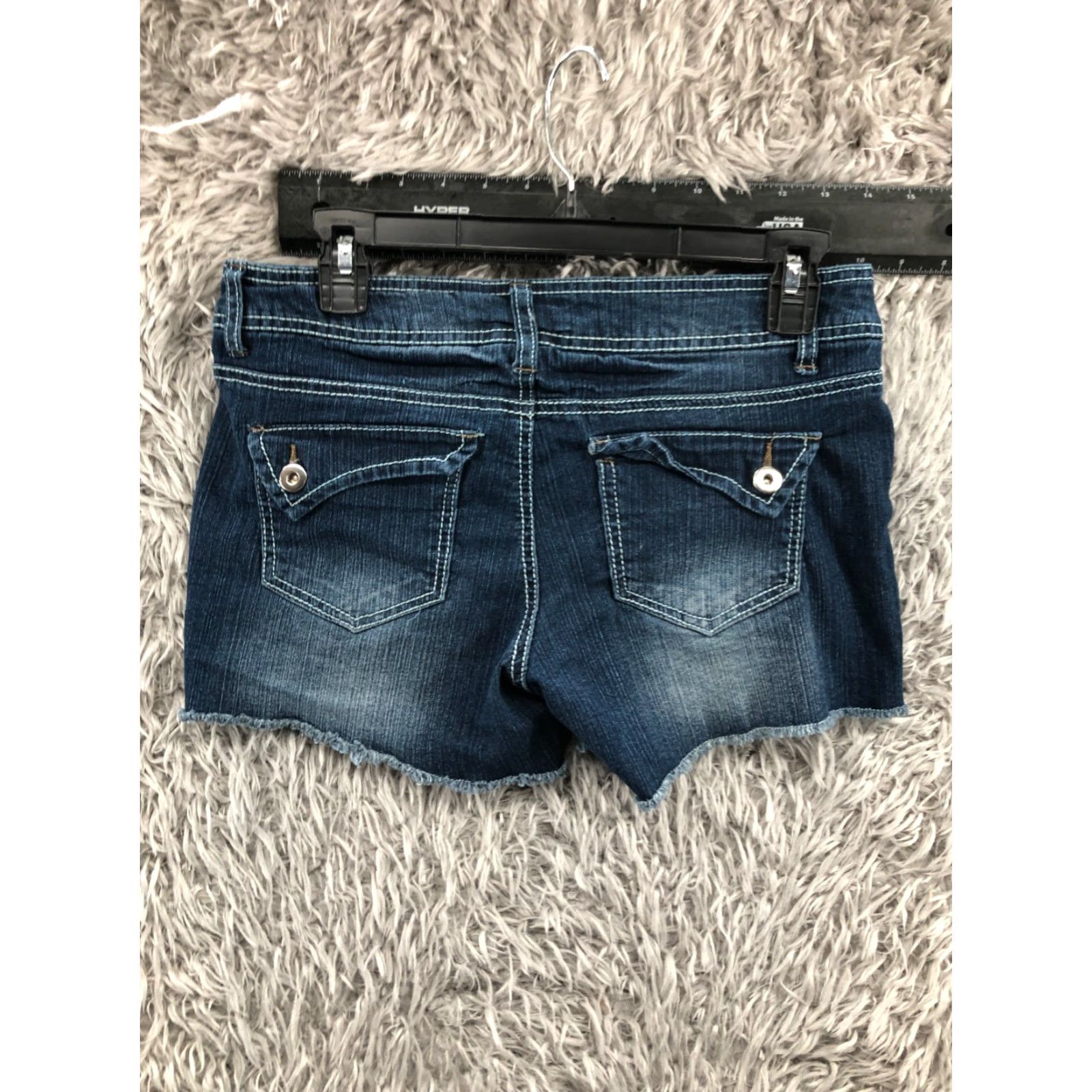 Vintage No Boundaries Cut-Off Shorts Womens Juniors Size 9 Medium Wash Blue Studded Denim Casual 5-Pocket Front Flat Front Regular Rise 4 in Cotton Jeans Size 30" / US 8 / IT 44 - 5 Thumbnail